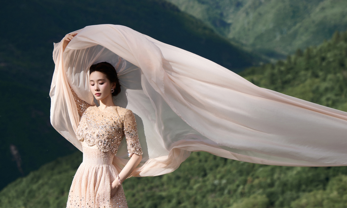 Lưu Thi Thi catwalk giữa thung lũng Cửu Trại Câu: Khoảnh khắc thanh thoát hút triệu view - hình ảnh - nohu90bet.vip Lưu Thi Thi catwalk giữa thung lũng Cửu Trại Câu: Khoảnh khắc thanh thoát hút triệu view - hình ảnh - nohu90bet.vip