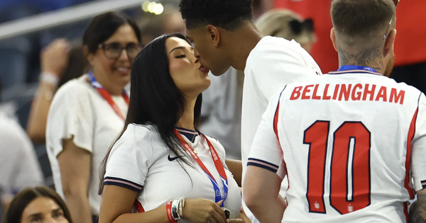 Chuyện ‘yêu’ tại World Cup 2026: Anh cấm WAGs, còn Messi và Ronaldo thì sao? - hình ảnh - nohu90bet.vip Chuyện ‘yêu’ tại World Cup 2026: Anh cấm WAGs, còn Messi và Ronaldo thì sao? - hình ảnh - nohu90bet.vip