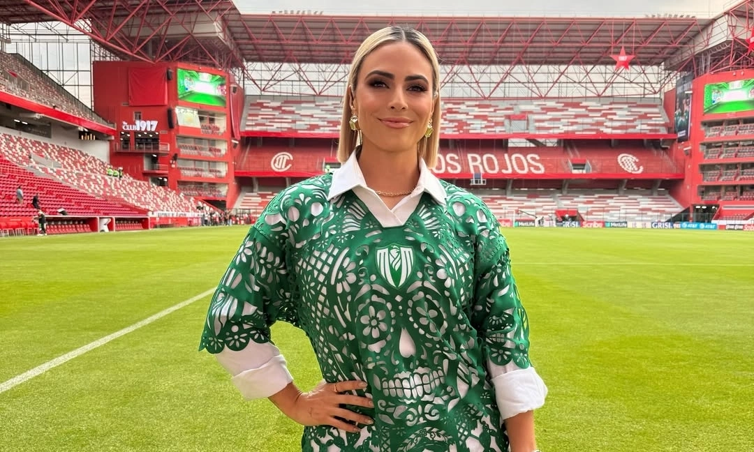 NOHU90 Cược Bóng Đá: Áo Cổ Động Viên World Cup Gây Sốt Với Họa Tiết Lễ Hội Người Chết - hình ảnh - nohu90bet.vip