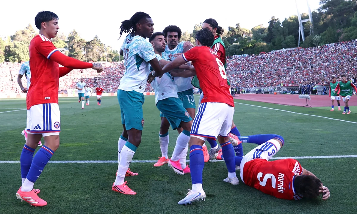 Tiền đạo Bồ Đào Nha tát đối thủ trong trận giao hữu trước World Cup - hình ảnh - nohu90bet.vip