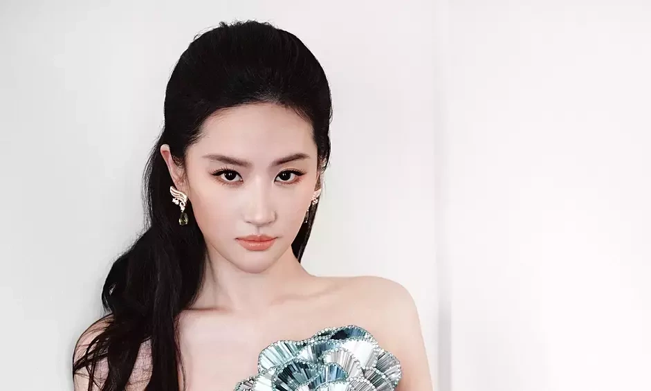 NOHU90 cược bóng đá – Lưu Diệc Phi tỏa sáng trong váy ‘bông hồng thủy tinh’ - hình ảnh - nohu90bet.vip NOHU90 cược bóng đá – Lưu Diệc Phi tỏa sáng trong váy ‘bông hồng thủy tinh’ - hình ảnh - nohu90bet.vip