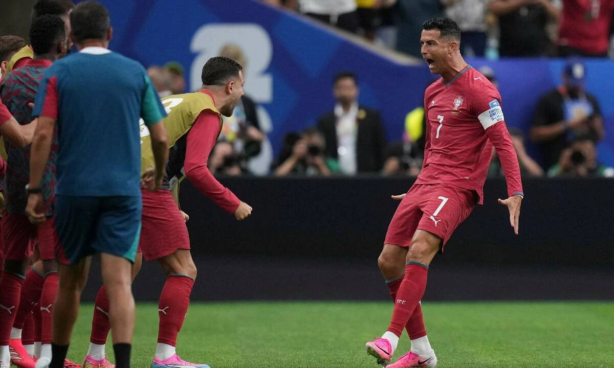 Ibrahimovic chê Ronaldo: ‘Cứ như vừa trở về từ hành tinh khác’ - hình ảnh - nohu90bet.vip
