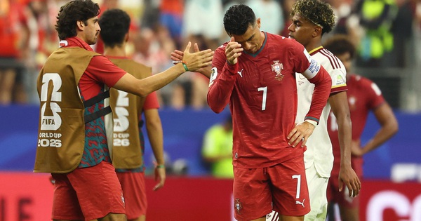 Ibrahimovic chê HLV Martinez không dám hy sinh Ronaldo, khiến Bồ Đào Nha bị loại cay đắng - hình ảnh - nohu90bet.vip