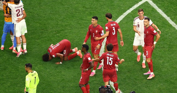 HLV Tây Ban Nha gây sốt với khoảnh khắc ôm Ronaldo: Dấu ấn cảm xúc tại World Cup 2026 - hình ảnh - nohu90bet.vip HLV Tây Ban Nha gây sốt với khoảnh khắc ôm Ronaldo: Dấu ấn cảm xúc tại World Cup 2026 - hình ảnh - nohu90bet.vip