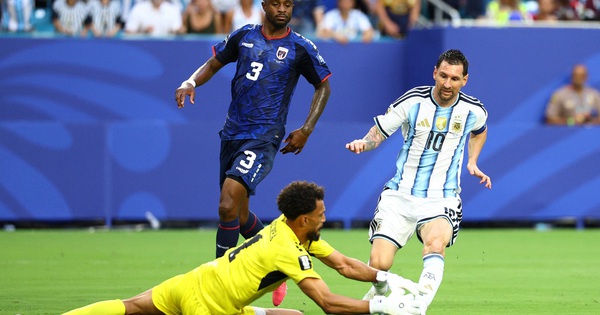 Messi Bị Cầu Thủ Cabo Verde ‘Tấn Công’ Xin Chữ Ký Sau Trận Đấu - hình ảnh - nohu90bet.vip Messi Bị Cầu Thủ Cabo Verde ‘Tấn Công’ Xin Chữ Ký Sau Trận Đấu - hình ảnh - nohu90bet.vip
